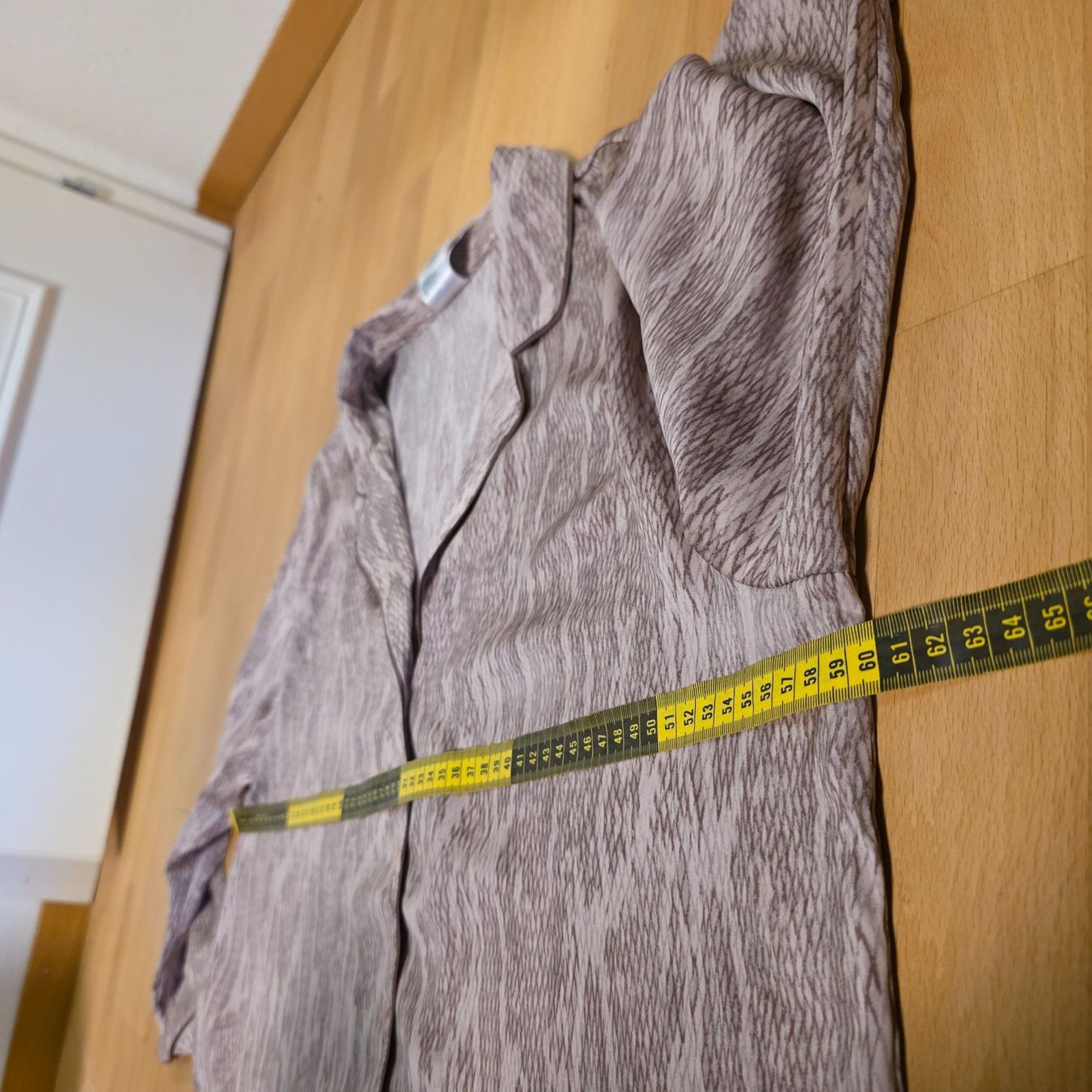 H&M Camicette: H&M Bluse/Top L Satin-Optik gemustert – Usato da Wald ZH venduto da CapLux 2