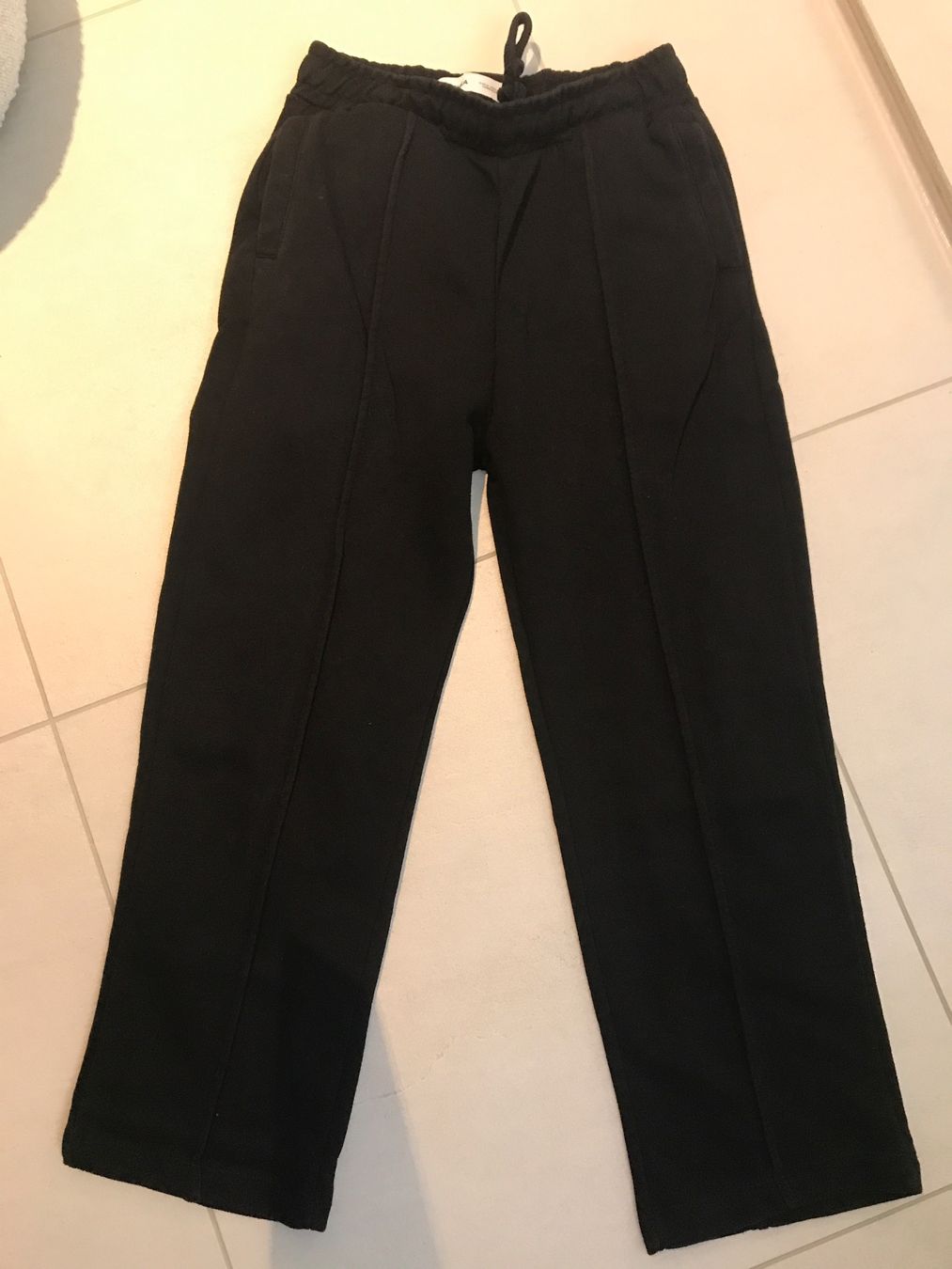 Bershka Pantaloni: Bershka Trainerhose schwarz Gr M – Usato da St. Margrethen SG venduto da kellenbh