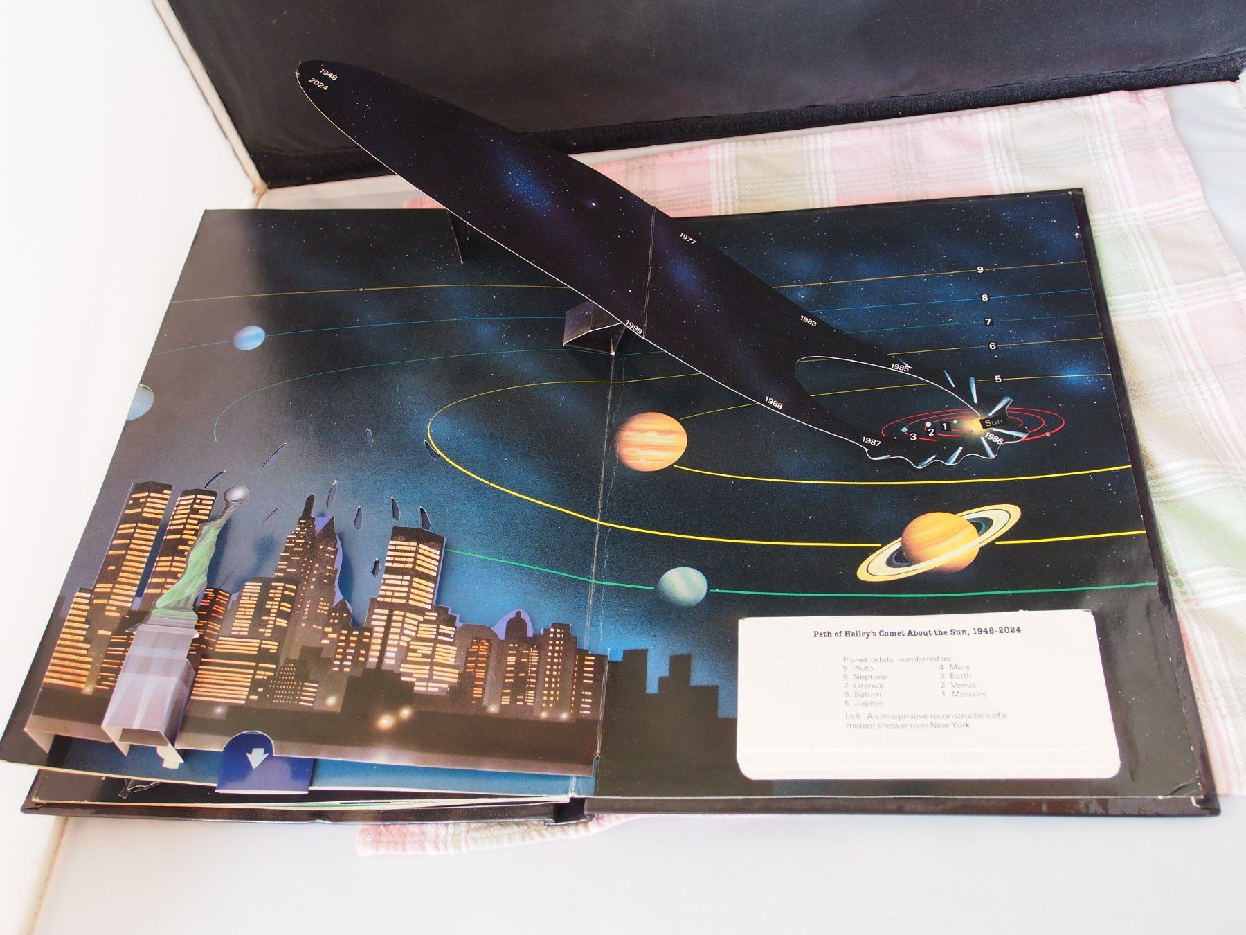 Livres: halley's comet pop-up book patrick moore, heather couper – D'occasion à Ovronnaz par Etagne68 4