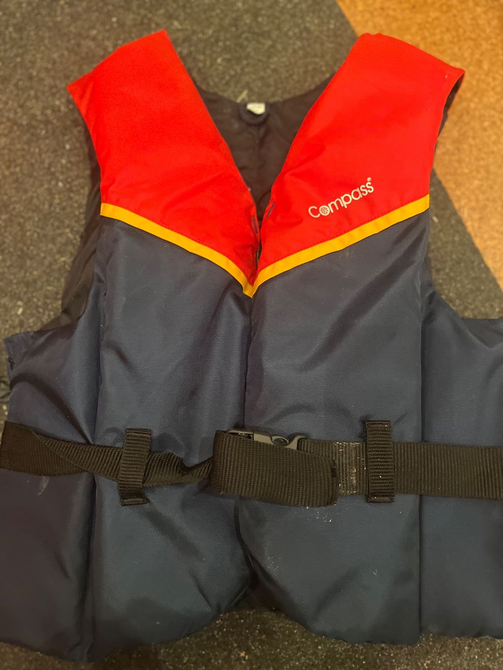 Giubbotti di salvataggio: Schwimmweste Erwachsener – Usato da Wetzikon ZH venduto da Megumi01