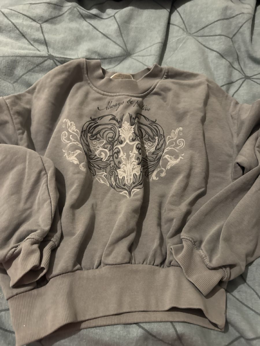 H&M Pullover & Sweatshirts: Schöner H&M Pulli 134/140 – Gebraucht aus Hägendorf von laumatt