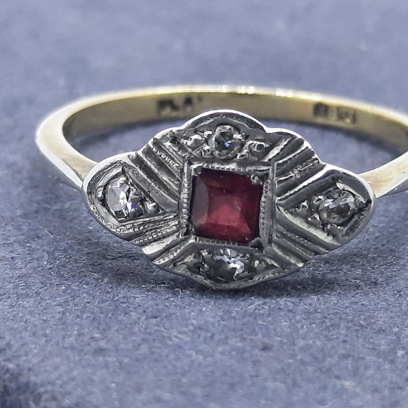 Anelli: Goldring mit edlem Rubin Edelstein – Usato da Unterägeri venduto da Altgoldschmuck