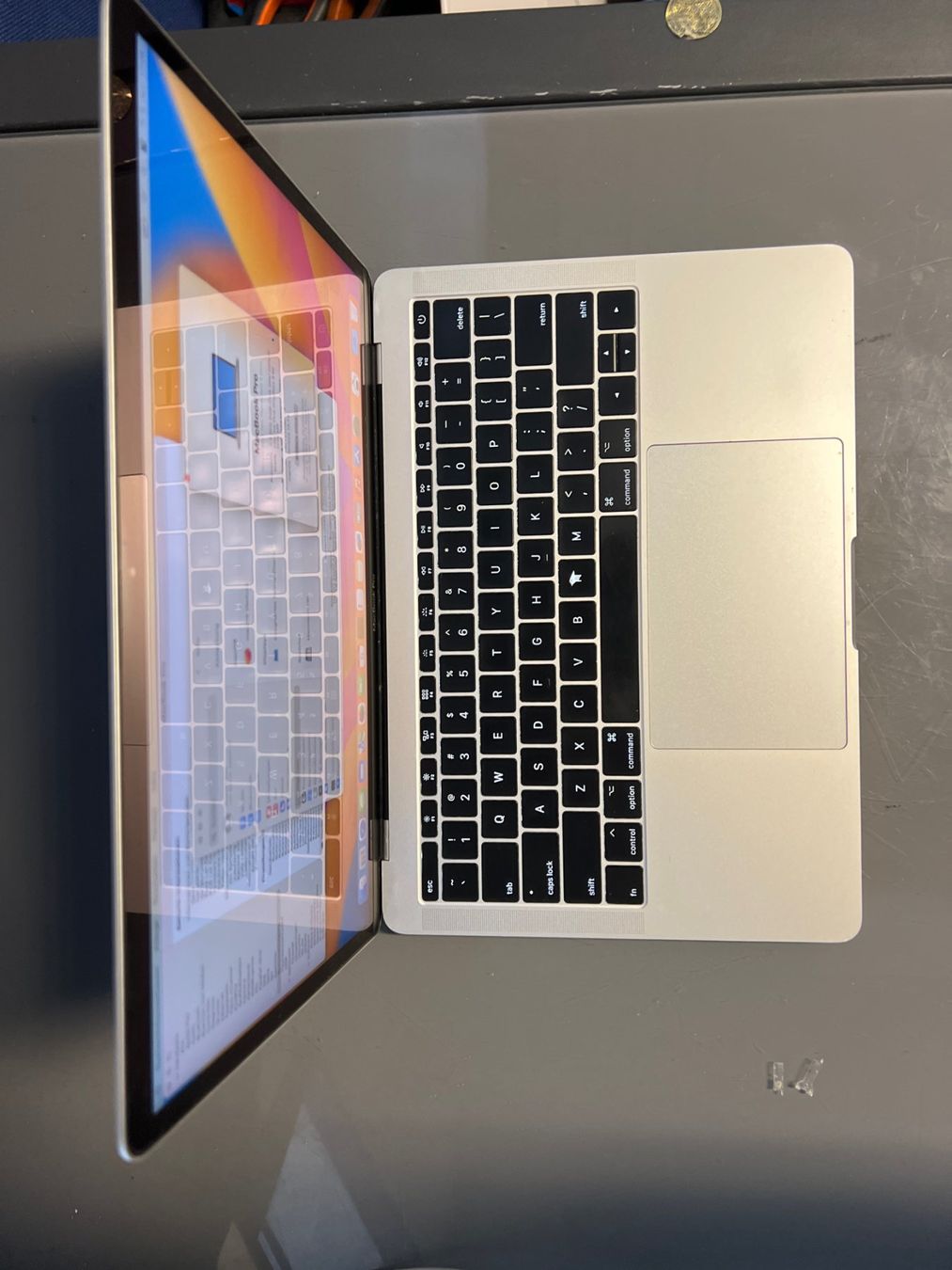 Apple Notebook: MacBook Pro 13" 2017 Silber Display Verfärbung Defekt #53 – Difettoso da Dietikon venduto da speedkauf 3