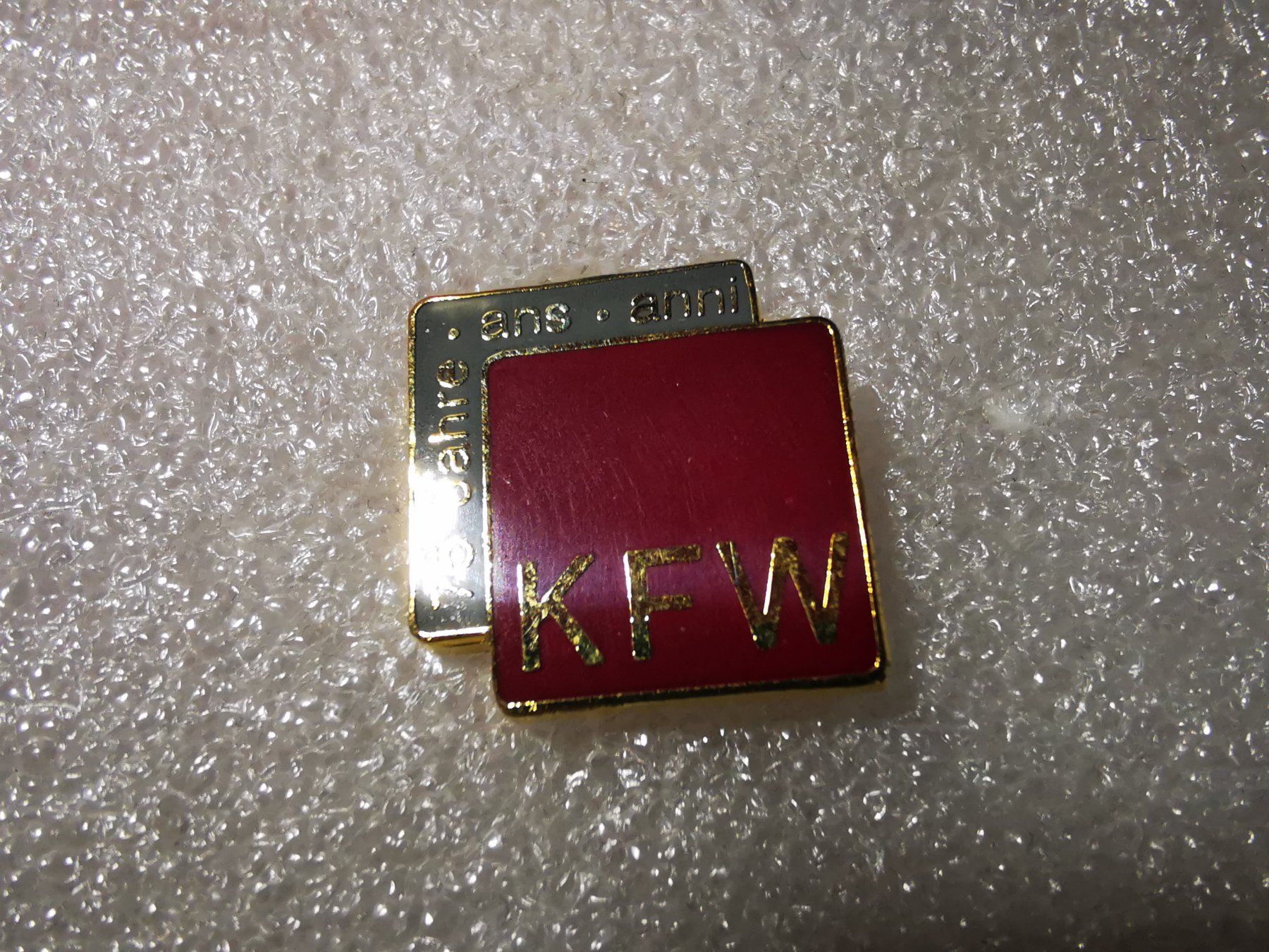 Placchette & Badge: Ansteckpin 8: 75 Jahre KFW – Usato da Oppligen venduto da Pin-Fall-Shop