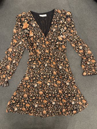 MNG Kleid Blumenmuster schwarz Grösse XS neuwertig