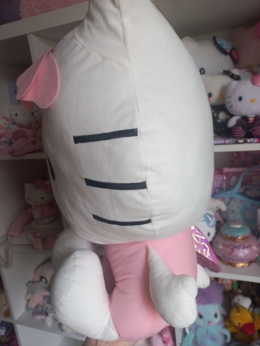 Hello Kitty Giocattoli: Hello Kitty 2012 - 55cm Plüschtier - Sanrio – Usato da Wangen b. Olten venduto da SecondStory4u 2