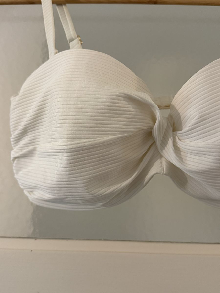 H&M Badekleider & Bikinis: H&M Bikini Oberteil Weiss Grösse 85D – Gebraucht aus Basel von zukk_ 2