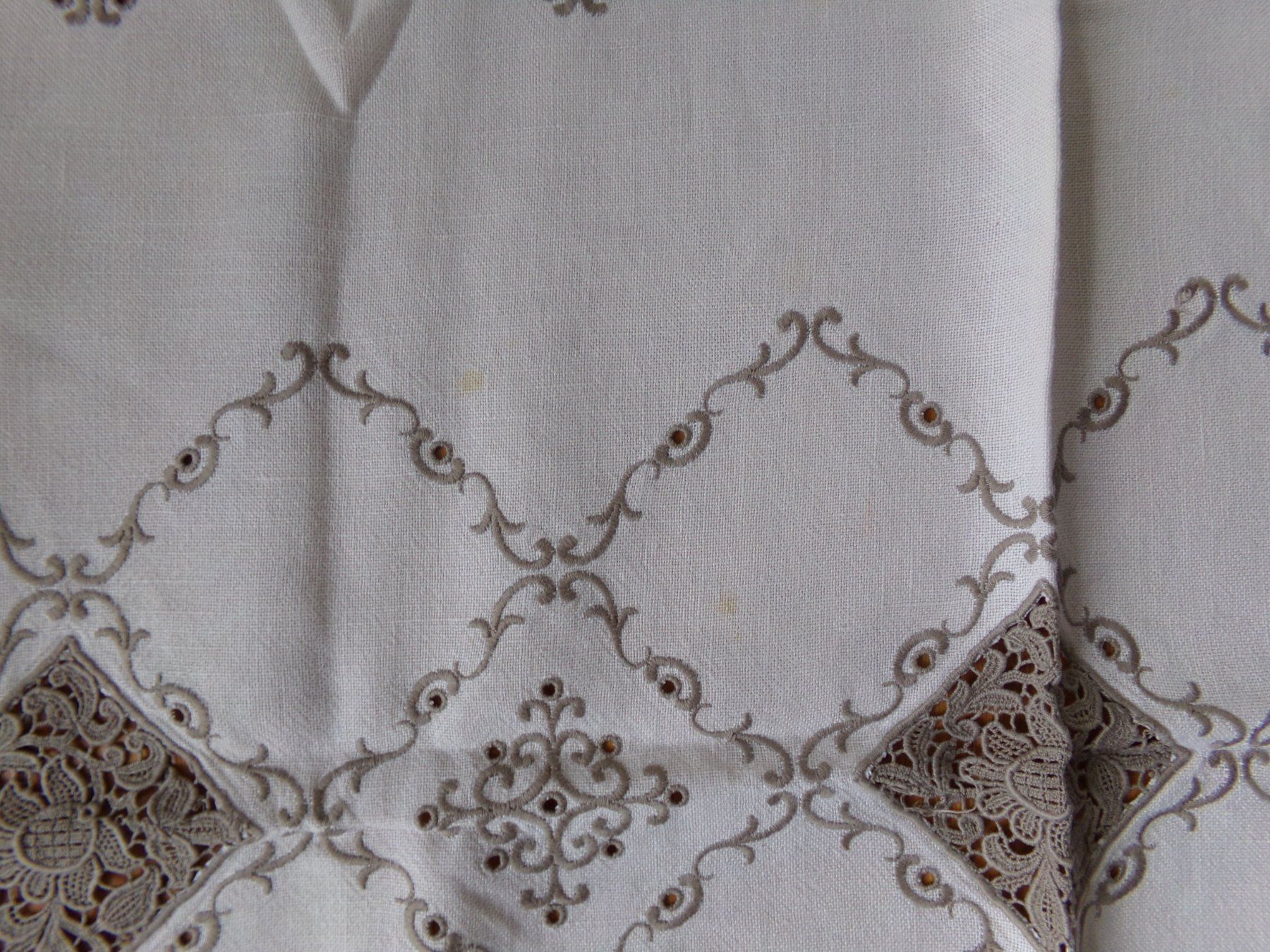 Altra biancheria da tavola: Tisch Decke beige – Usato da Winterthur venduto da Jessi_di 2