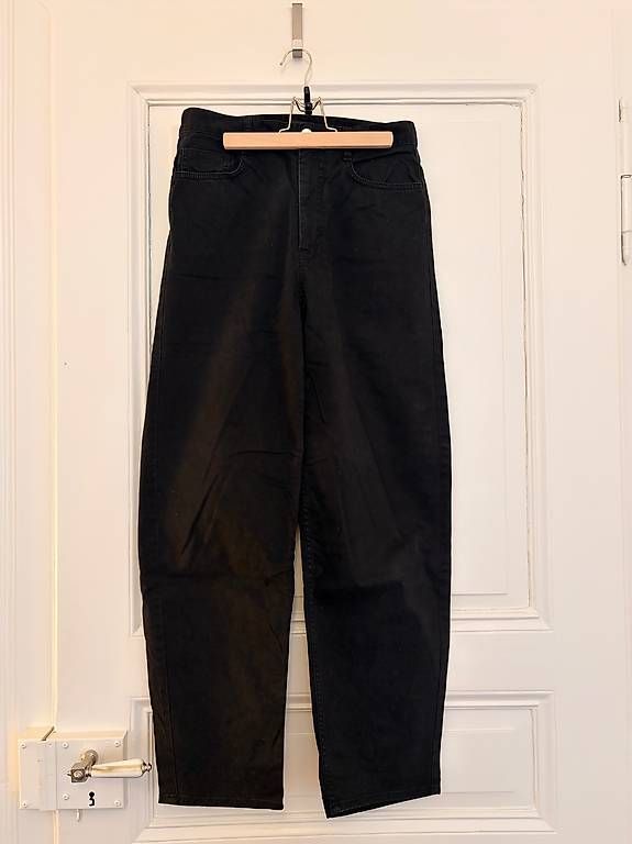Pantalons: COS Barrel Hose 36 – D'occasion à Basel par yet_7svp