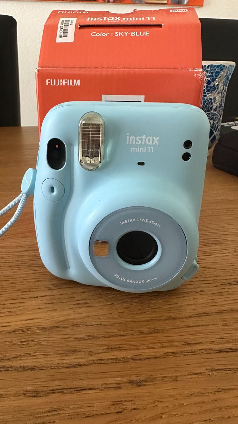 Fujifilm Fotocamera: Fotocamera Fujifilm Instax Mini 11 Sky-Blue – Usato da S. Antonino venduto da day_dxs7