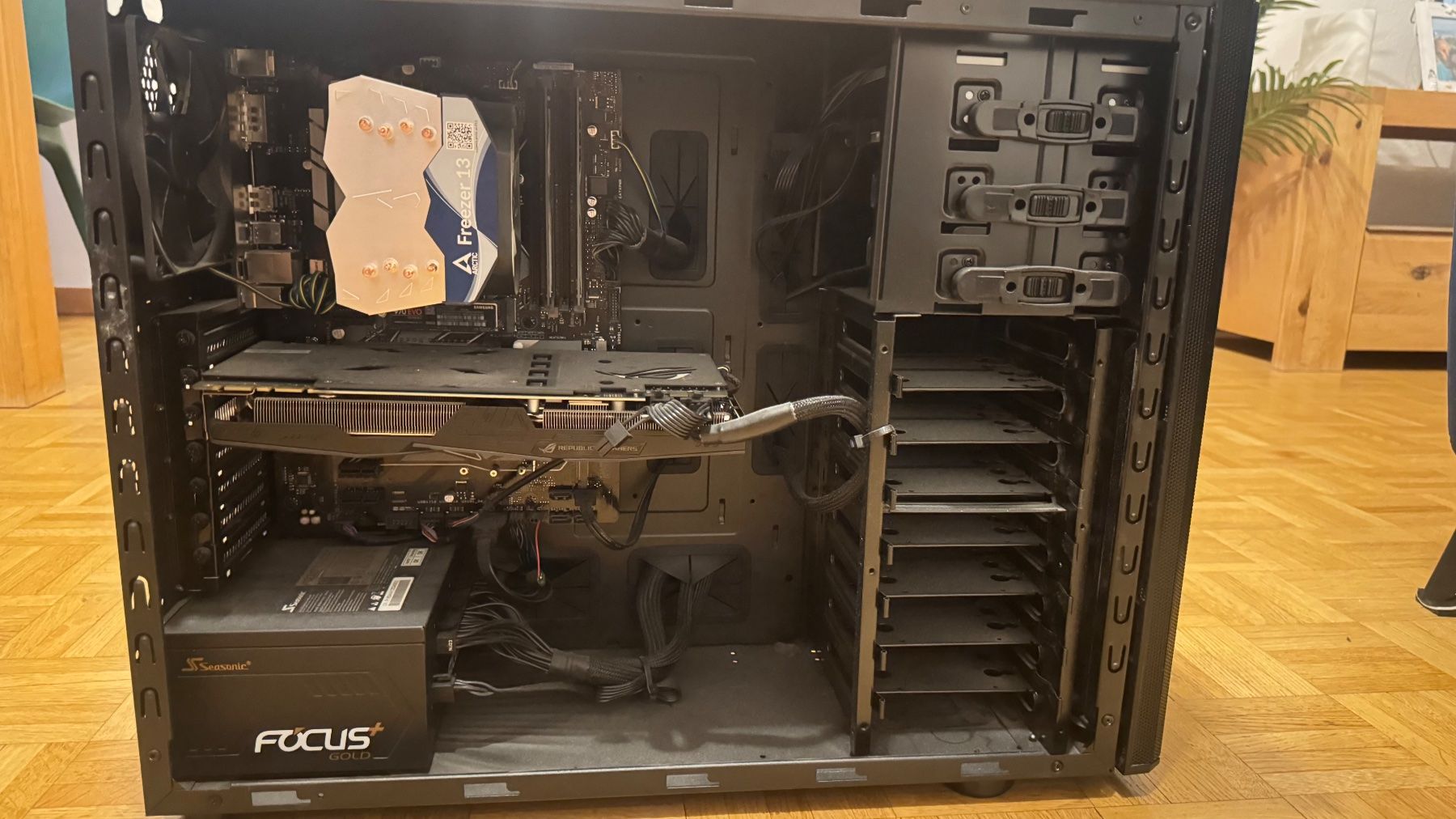 Intel PCs: Ordinateur de Bureau – Gebraucht aus Grand-Lancy von dan_pt5p