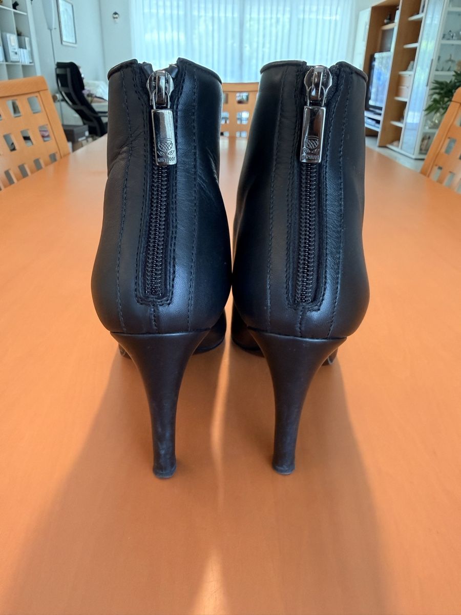Navyboot Scarpe da donna: NAVYBOOT Stiefeletten Leder Schwarz Gr. 38 – Usato da Wädenswil venduto da stg_9zfm 2