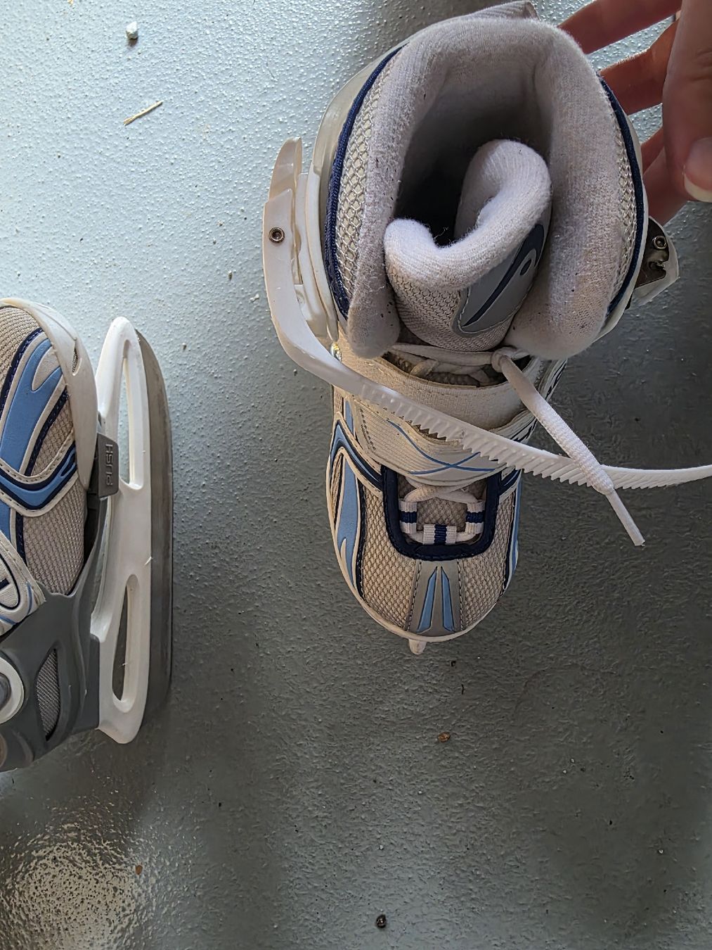 Head Pattini da ghiaccio: Head Eislaufschuhe, Verstellbare grösse 26 bis 31. – Usato da Winterthur venduto da SophiemachtPlatz 2