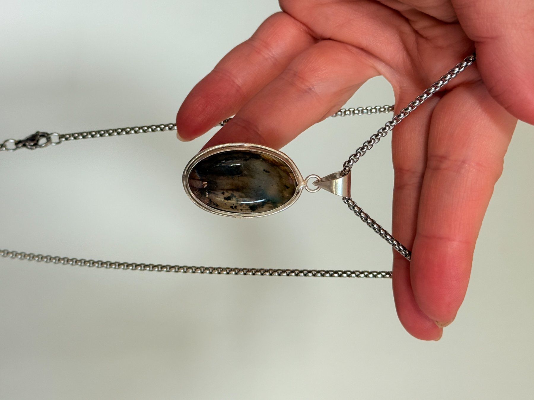 Catenine: Collier Labradorite Élégance discrète, neuf. – Nuovo e nell'imballaggio originale da Genève venduto da AGBERG 2