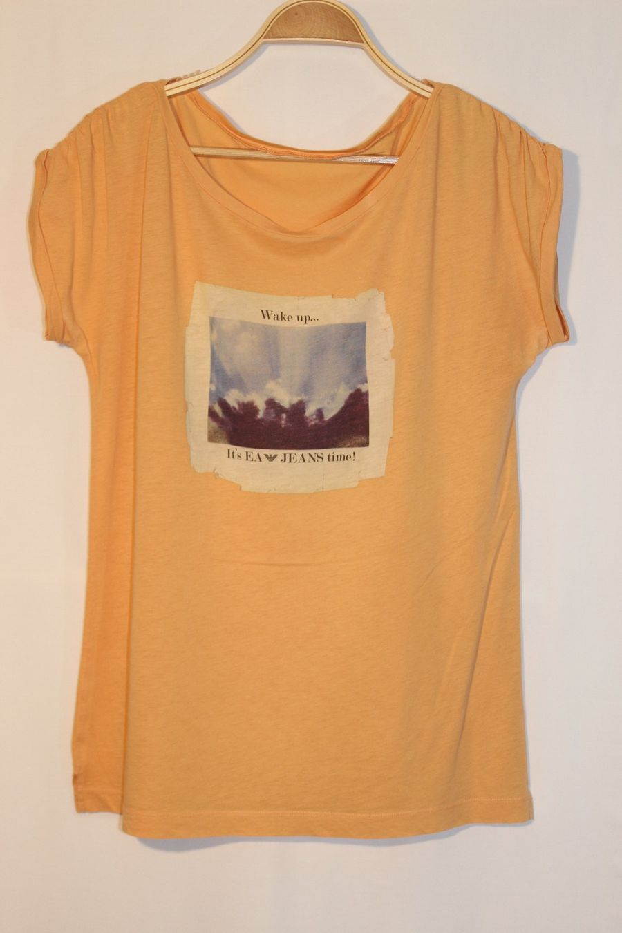 Armani T-shirts: Armani T-Shirt, Gr. M/L – D'occasion à Basel par Mila_Graf 4
