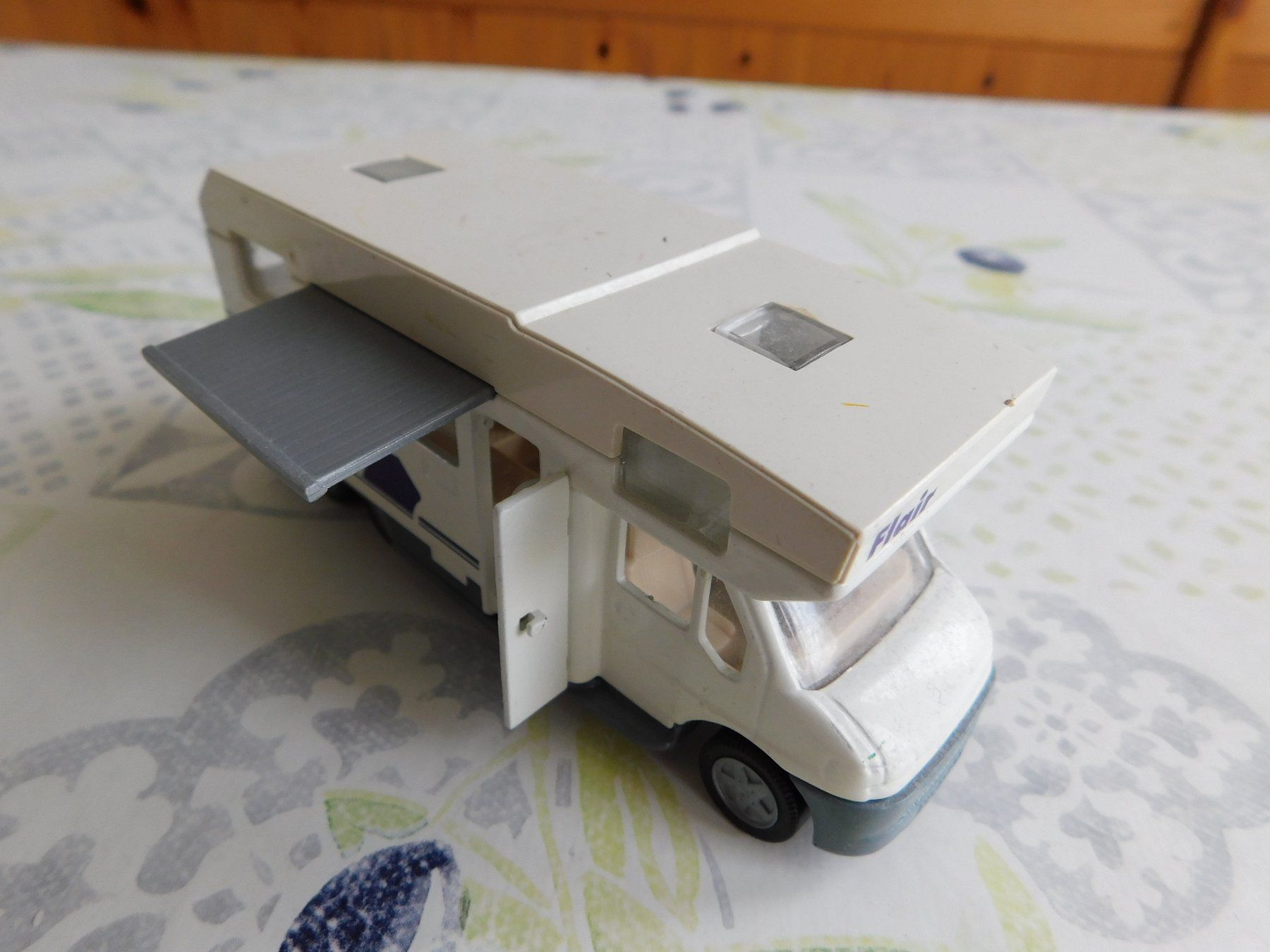 Siku Modellini d'auto: Siku Wohnmobil Flair – Usato da Strengelbach venduto da Wedi73 6