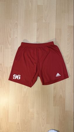 Shorts Adidas rouge numéro 96 taille M