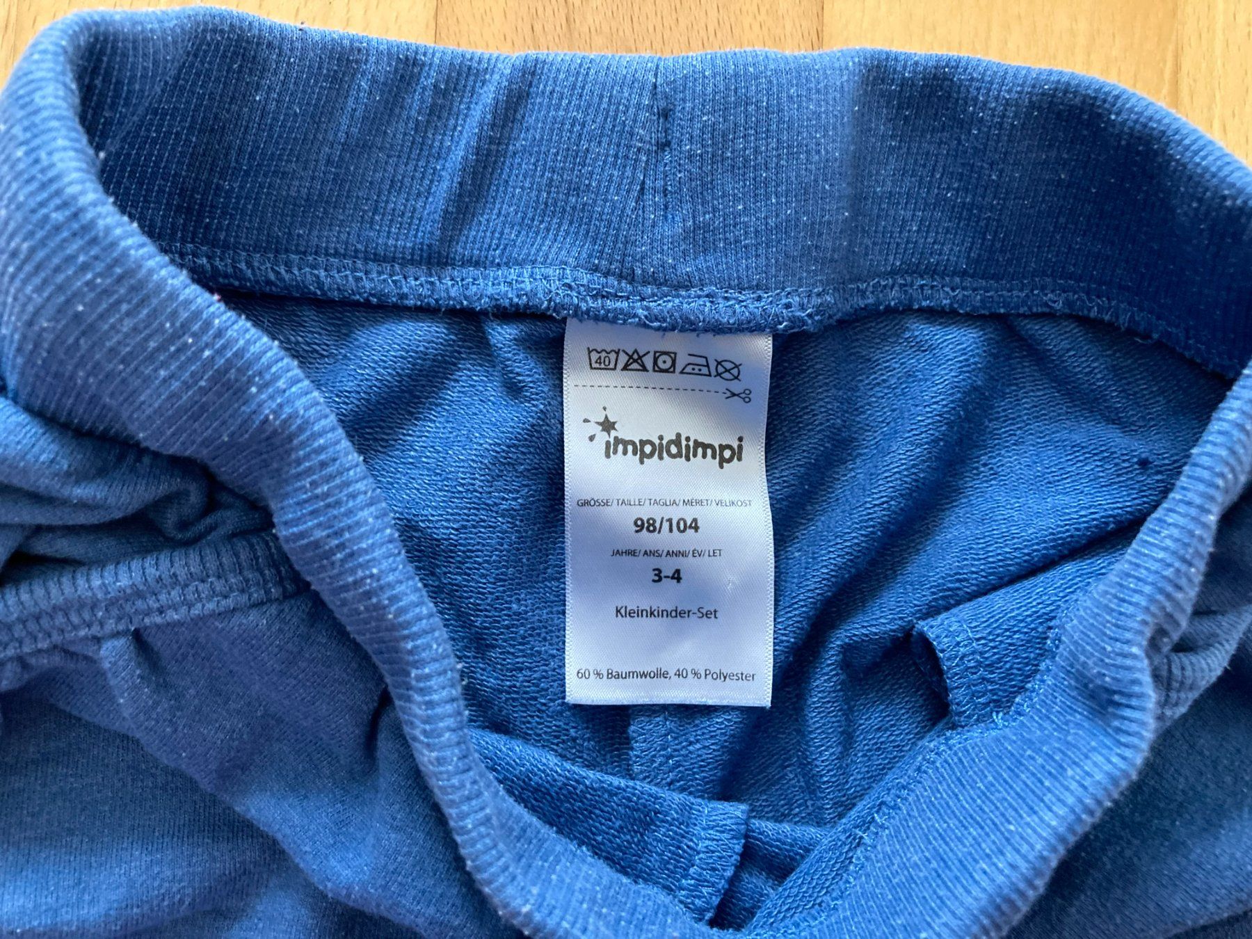 Pantaloni: Shorts blau mit Bändel – Usato da Muttenz venduto da Juvenile33 3