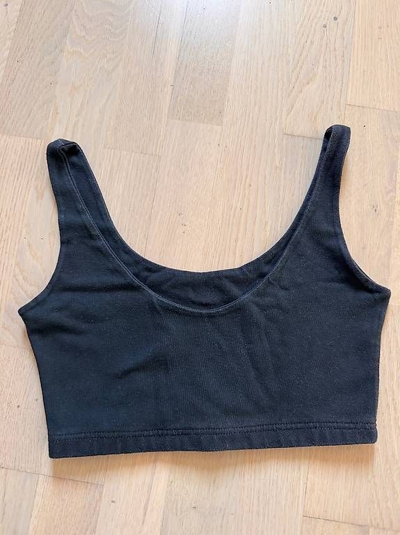 Brandy Melville Camicette, T-shirt & Top: Schwarzes Brandy Melville Top – Usato da Arlesheim venduto da dan_vv9f 1