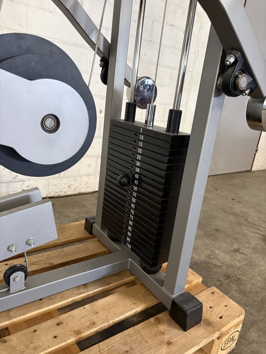 Technogym Vélos d'appartement: Technogym Triceps Press / Trizeps-Maschine / Studio-Qualität – D'occasion à Emmenbrücke par A1i 2