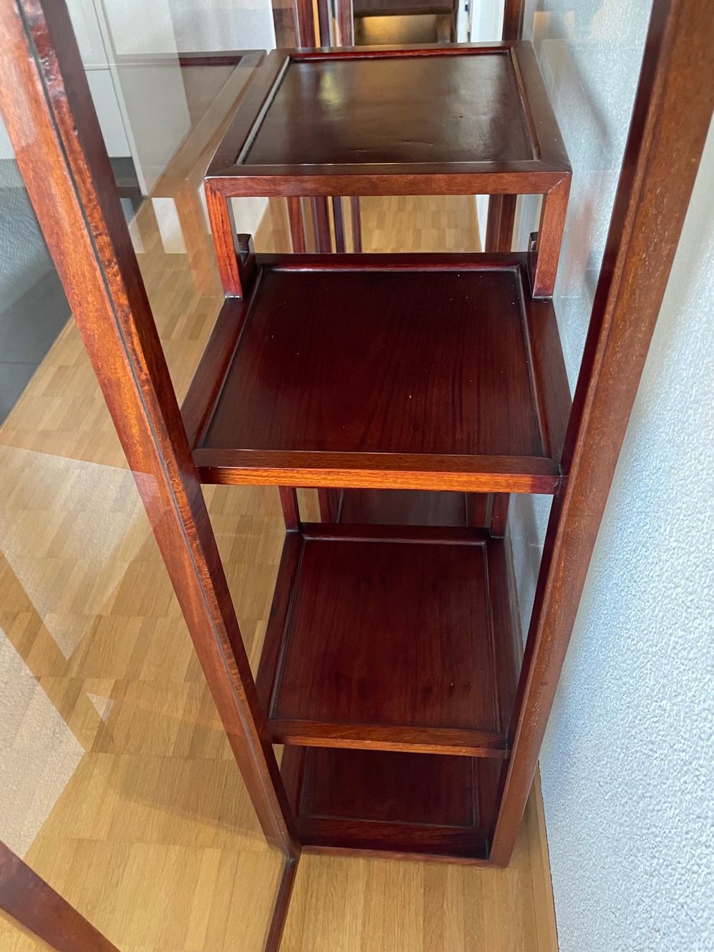Vitrinen: Moderne Vitrine im chinesischen Stil – Gebraucht aus Bern von curtius01 5
