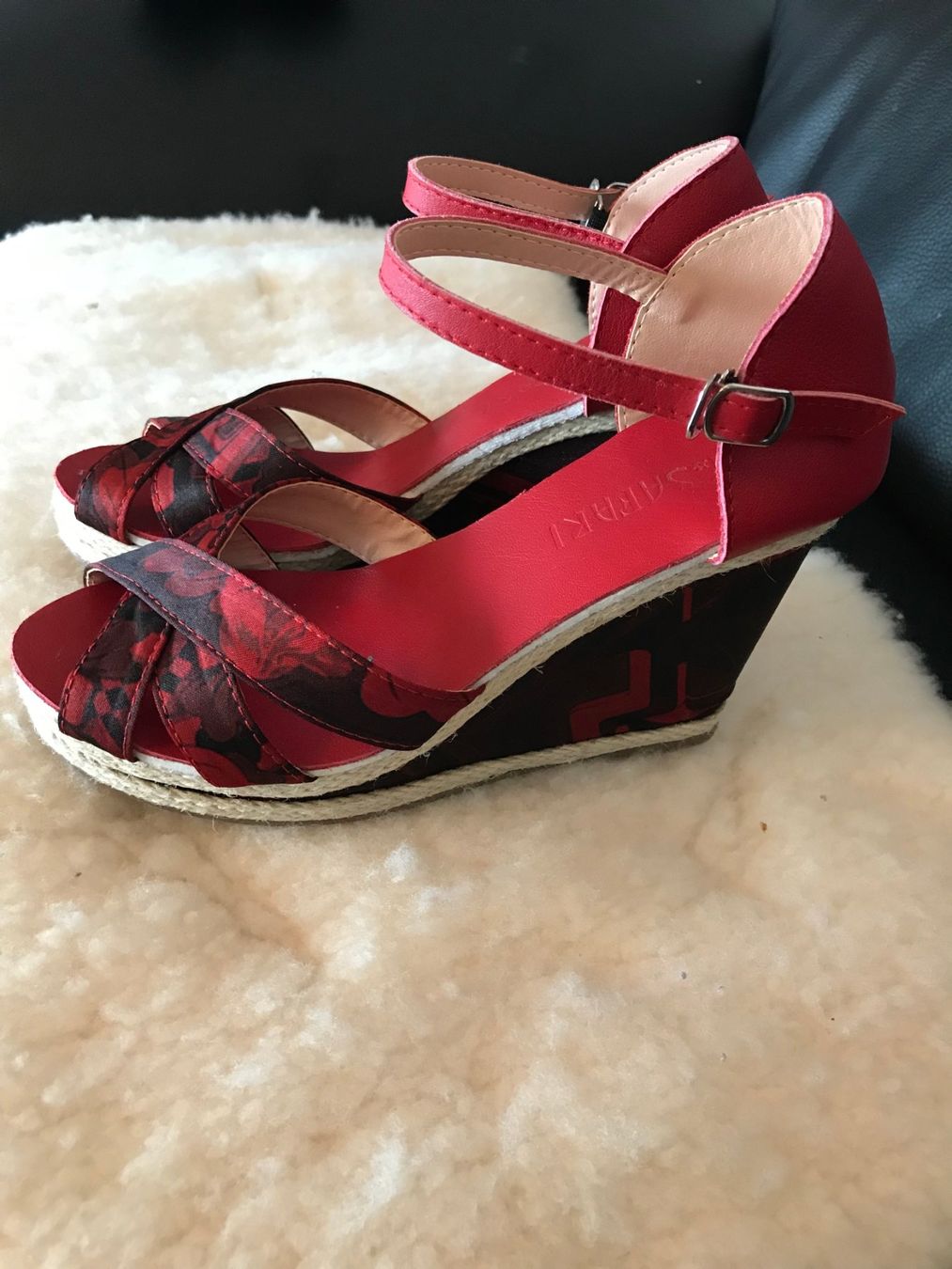 Scarpe da donna: Sandalen 37 Rot echtes Leder – Usato da Dübendorf venduto da Levintreyer 1