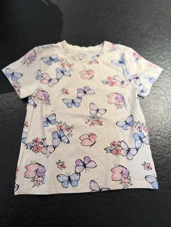 H&M T-Shirt mit Schmetterlingen, Gr. 110/116🦋🌸