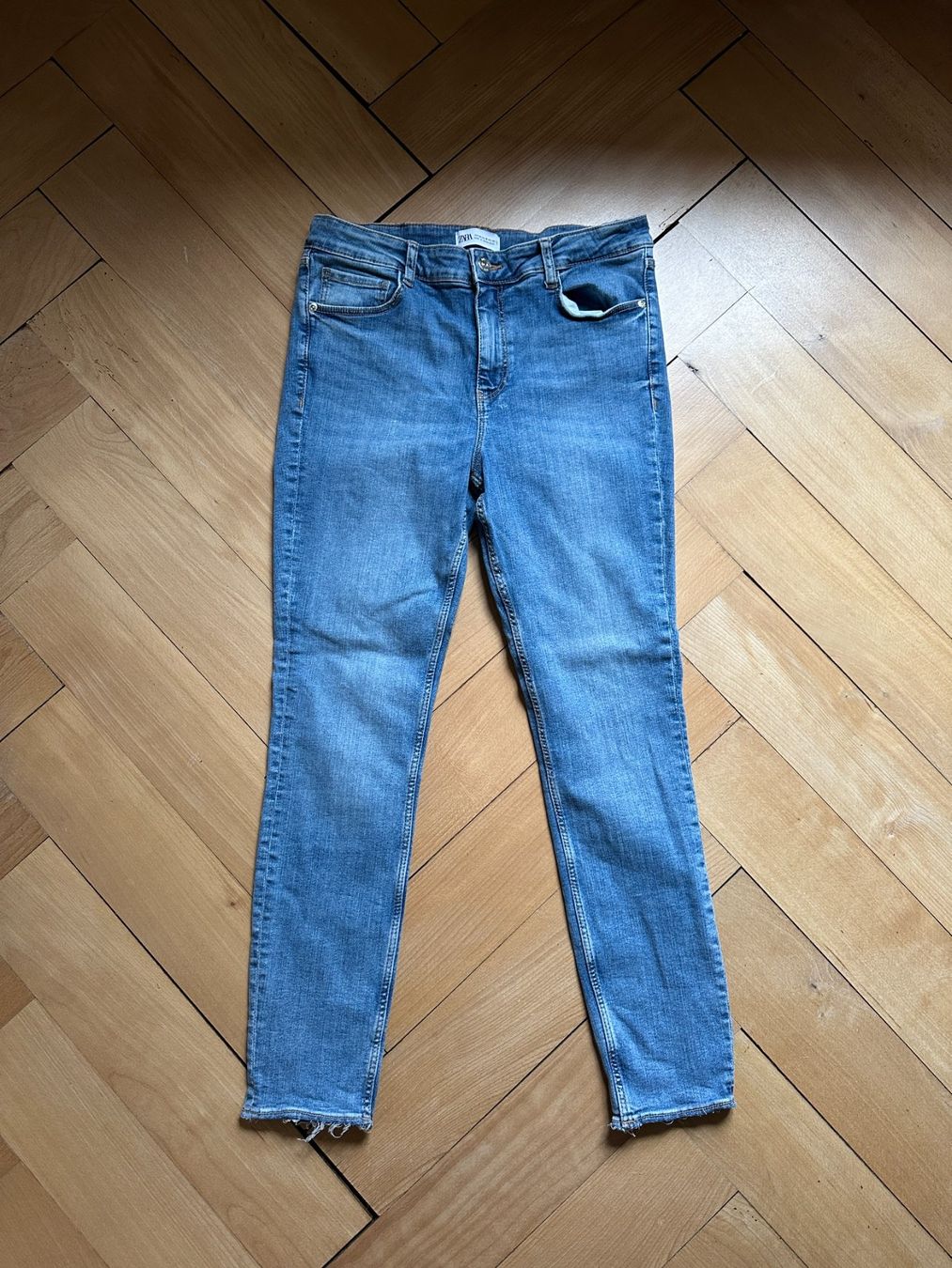 Zara Jeans: ZARA - Skinny Jeans hellblau 42 – Usato da Zürich venduto da Diazaio