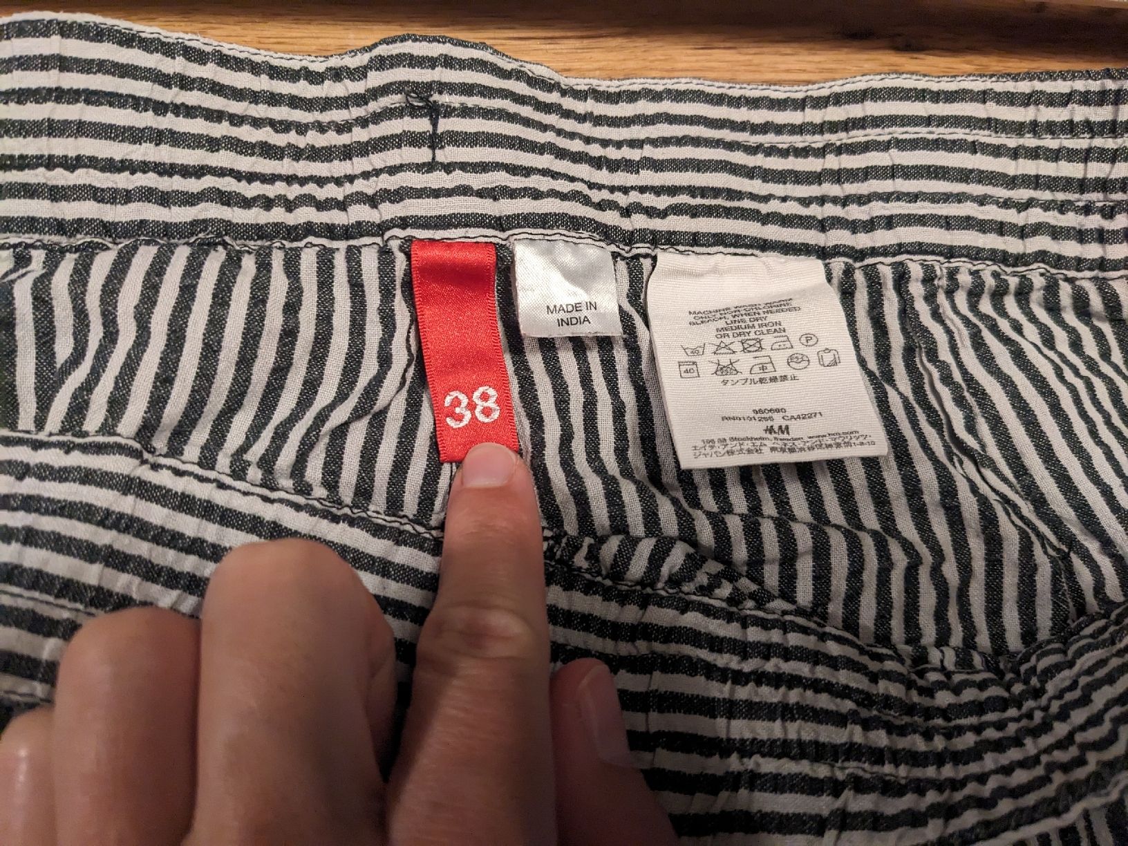 H&M Hosen: H&M Shorts / Hotpants, gestreift, Gr. 38 – Gebraucht aus Basel von labaffe01 2