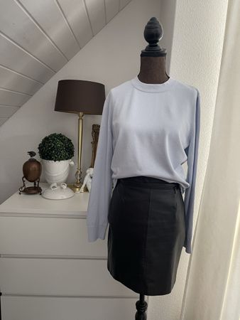 Eleganter Pullover von COS – Grösse M – Zeitlos und Stilvoll