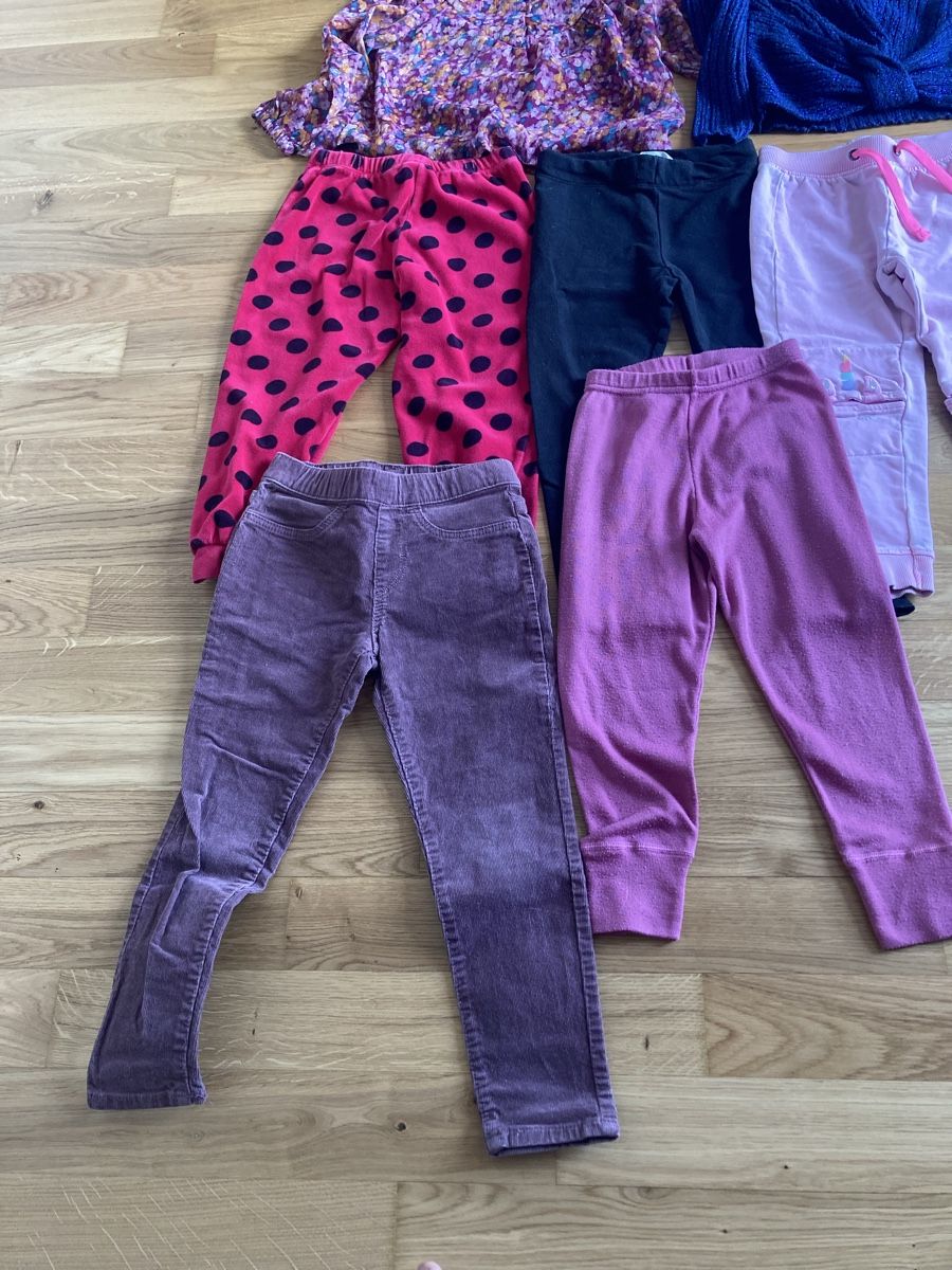 Lotti & Set di vestiti: Kinderkleiderpaket Mädchen Grösse 98/104 – Usato da Staad SG venduto da gab_7dr9 3