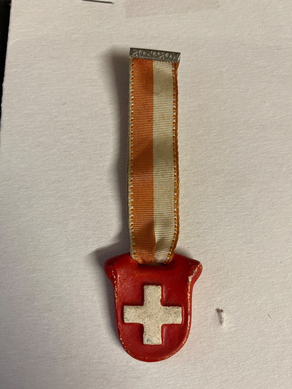 Placchette & Badge: EPINGLETTE - SECOURS D'HIVER - 1943 -1944 - WINTERHILFE – Usato da Le Brassus venduto da cinema13