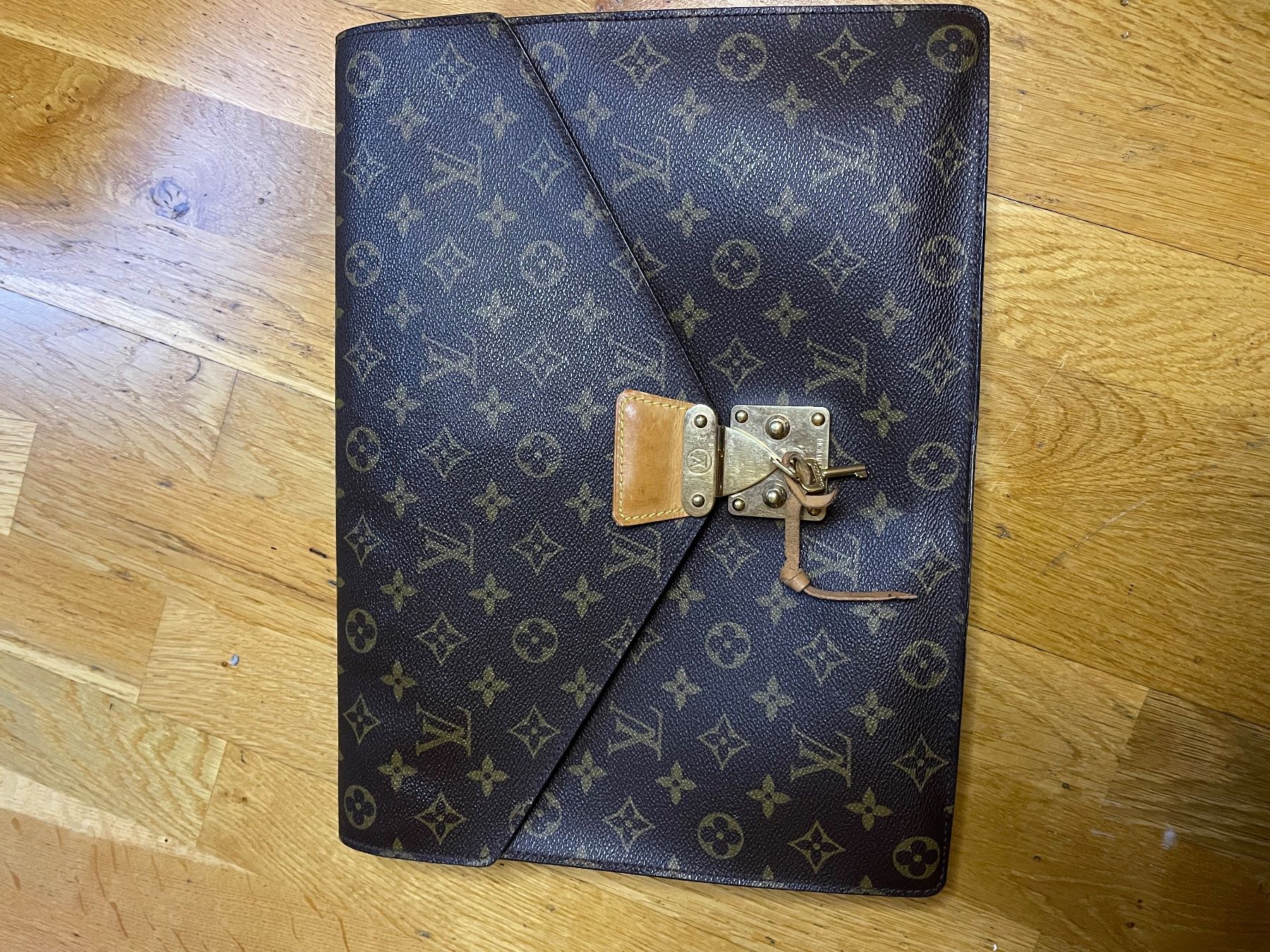 Louis Vuitton Koffer & Taschen: Louis Vuitton Serviette Conseiller Monogram – Porte-document – Gebraucht aus Genève von step909 5