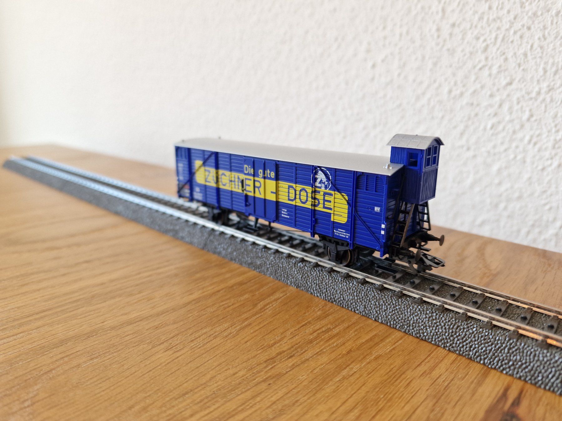 Märklin Modellini di ferrovie: DB Züchner Dose Güterwagen H0 – Usato da Matten b. Interlaken venduto da lor_hr9w 2