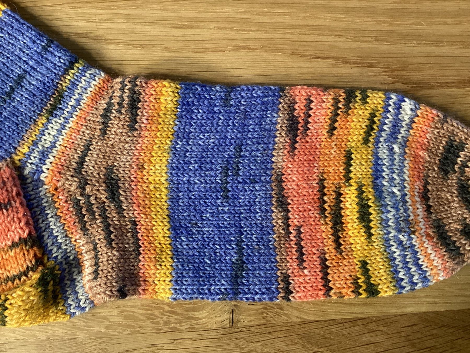 Calze: Handgestrickte Hundertwasser Socken – Nuovo e nell'imballaggio originale da Flawil venduto da kruemeli02 1