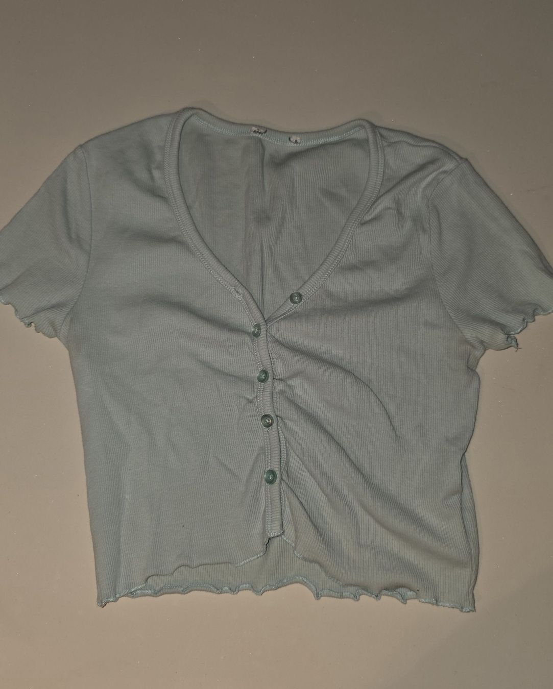 T-shirt: Hellblaues Top mit Knopfleiste, Gr. S – Usato da Wetzikon ZH venduto da secondhandsfashion