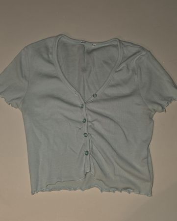 Hellblaues Top mit Knopfleiste, Gr. S