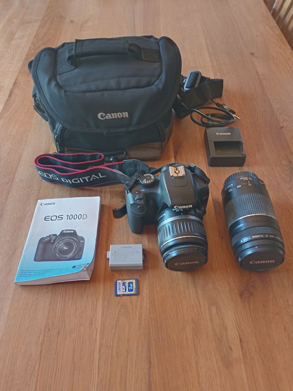 Canon Fotocamera: Canon EOS 1000D Spiegelreflexkamera mit Objektiv-Set – Usato da Wasen im Emmental venduto da bub_rh95