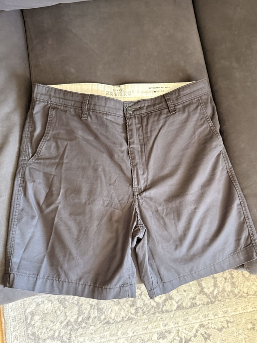 Levi's Hosen: Levi's Shorts Grey Size L good condition – Gebraucht aus Le Sentier von dar_hb62