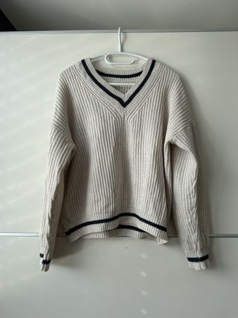 beiger Pullover