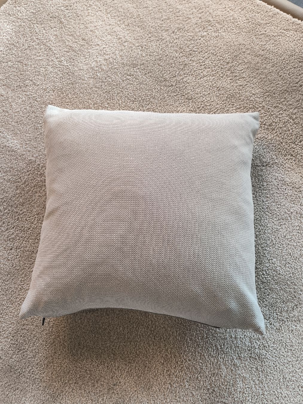 Cuscini: Neutral Cushion Cover – Usato da Zug venduto da LindaManga
