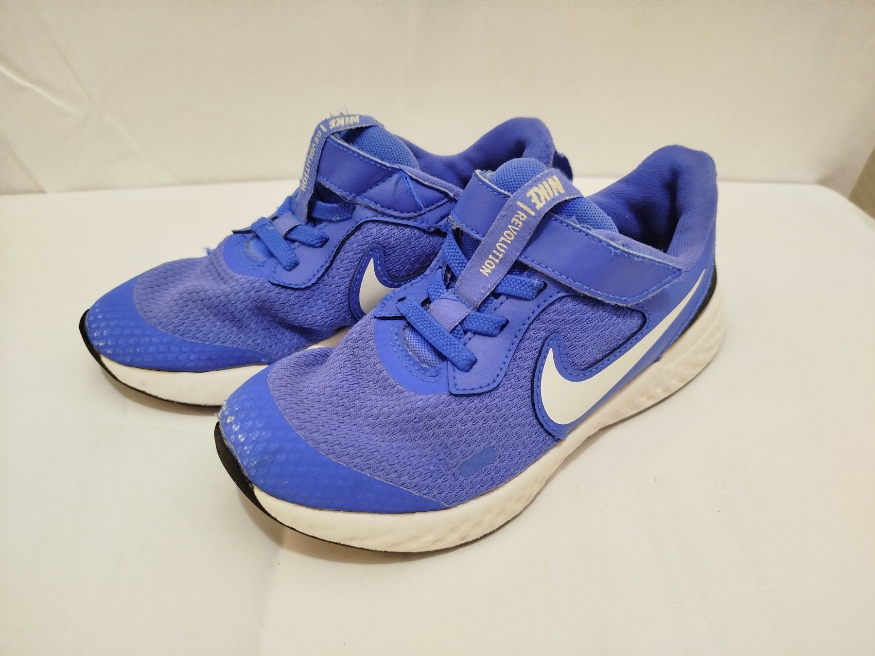 Nike Schuhe für Jungen: Nike Revolution 5 Kinderschuhe, Gr. 29.5 – Gebraucht aus Oberhofen am Thunersee von jojozurich
