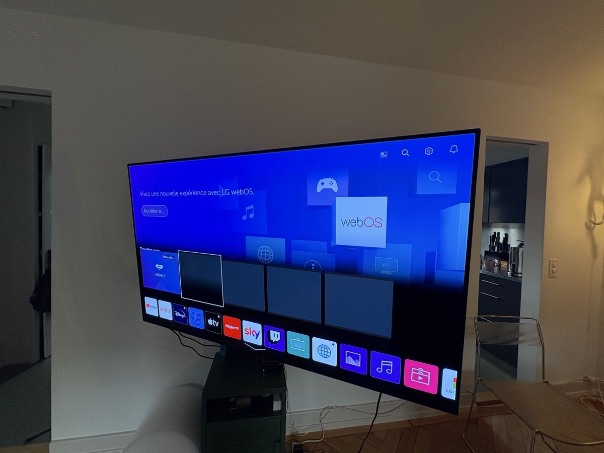 Fernseher: Écran OLED 55 pouces avec support mural – Gebraucht aus Biel/Bienne von aud_8t98 2