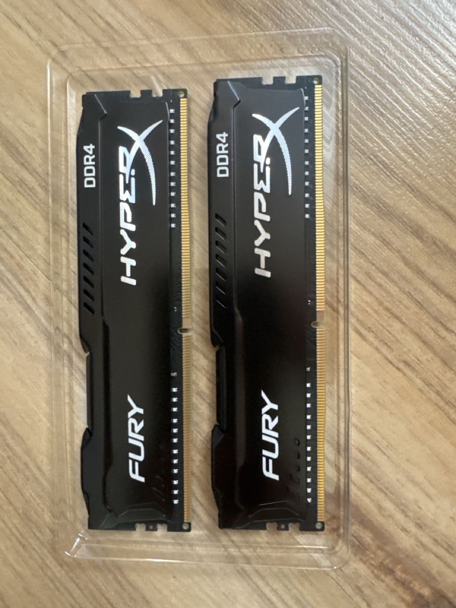 PCs: FURY HYPERX 2x 8GB DDR4 – D'occasion à Hinwil par nic_mvf7