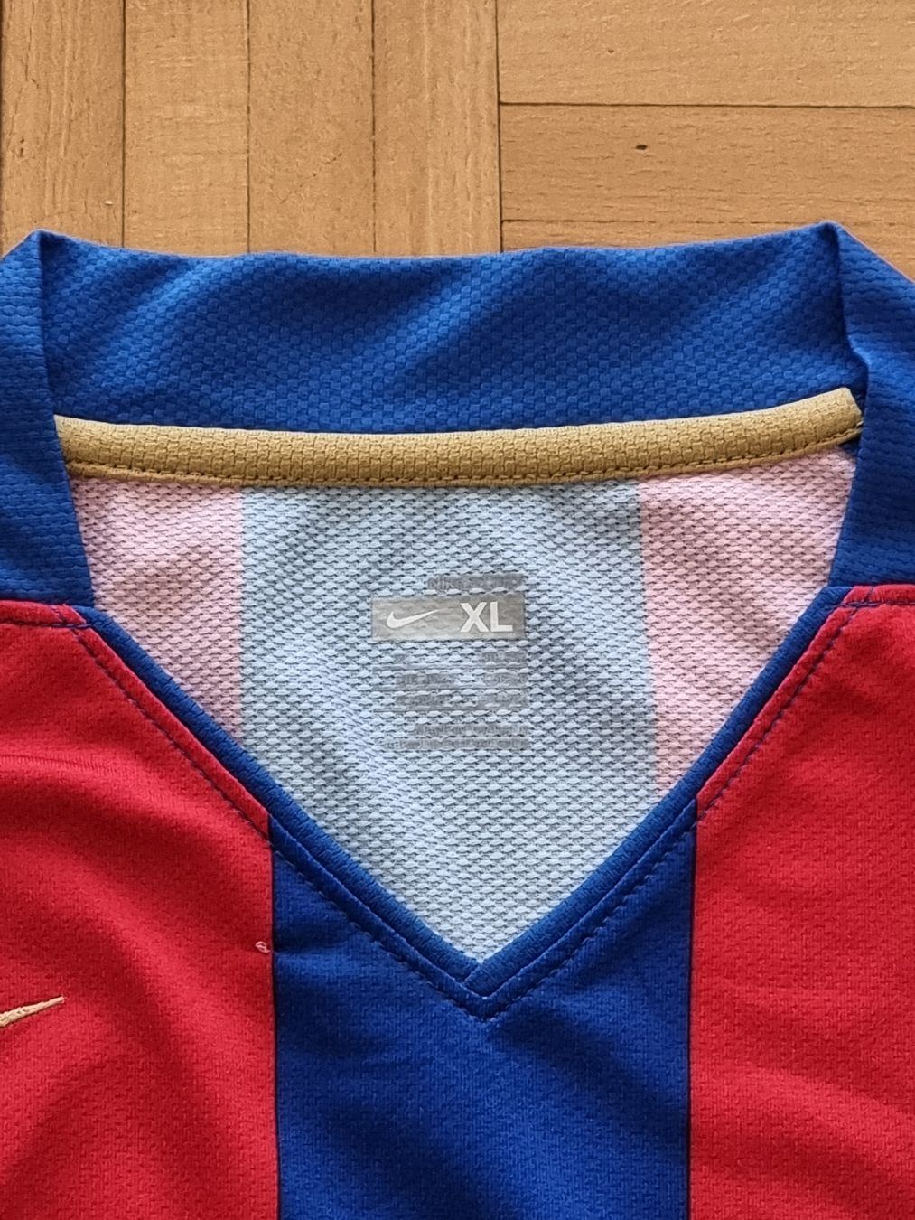 FC Basel Canottiere & Pantaloni: FC Basel 2008-2009 Heimtrikot – Usato da Suhr venduto da SariLacivert1907 2
