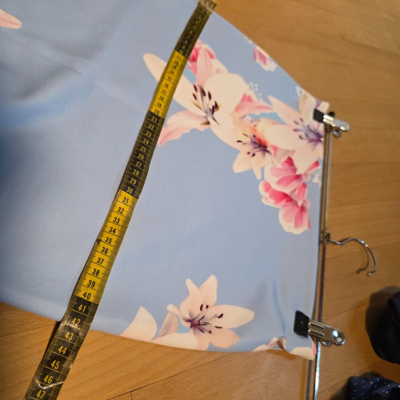 Gonne: Damen Bleistiftrock Gr. S/M Hellblau Blumen Stretch – Usato da Wald ZH venduto da CapLux 6