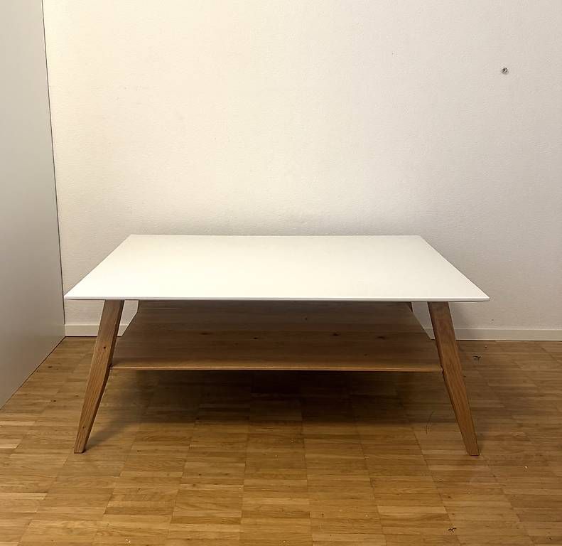 Tische: Robuster & stabiler Couchtisch  Weiss/Holz – Gebraucht aus Zürich von ela91821