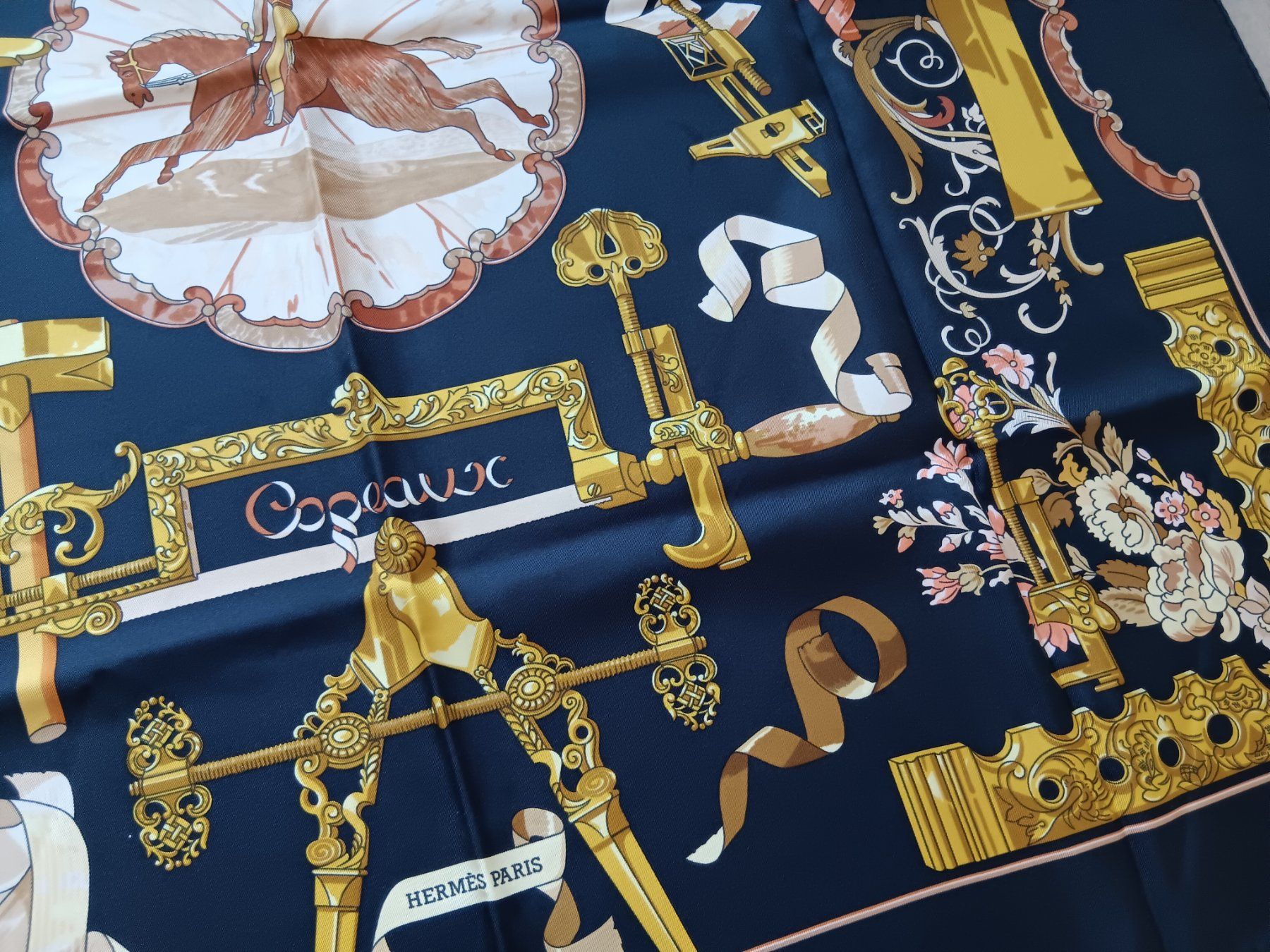 Hermès Foulard & Sciarpe: HERMES "COPEAUX" CARRE 90 CM – Usato da Cossonay-Ville venduto da Les_1001_perles 8