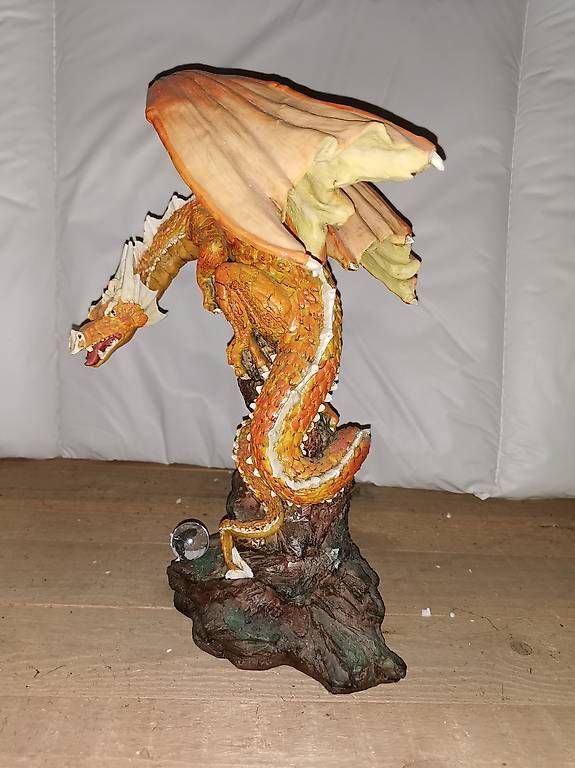 Tutte le decorazioni: Drachen Statue Tudor Mint zu verkaufen – Usato da Mattstetten venduto da daniel.zihler 1
