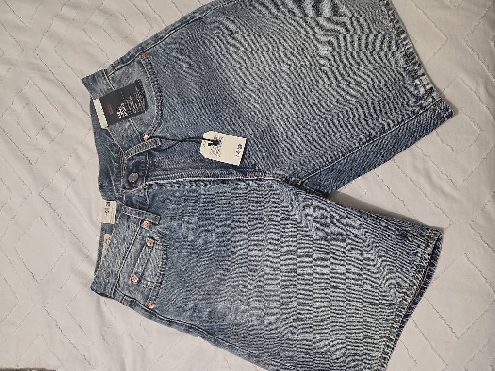 Pantaloni: Bermuda Levis looseshort 468 – Usato da Bellinzona venduto da lus_lyb5